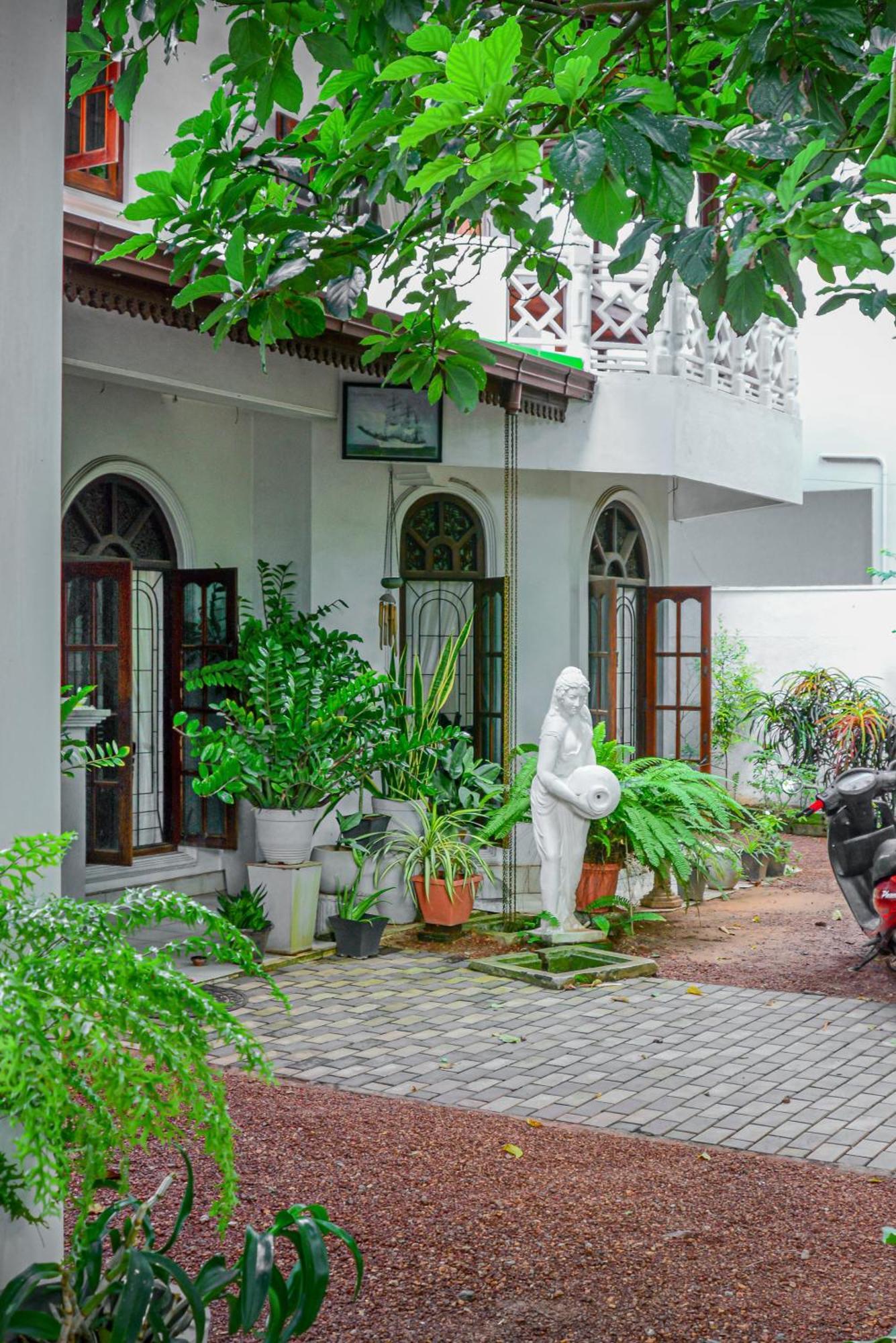 Sakurahana Villa And Ayurveda อลุทกามา ภายนอก รูปภาพ